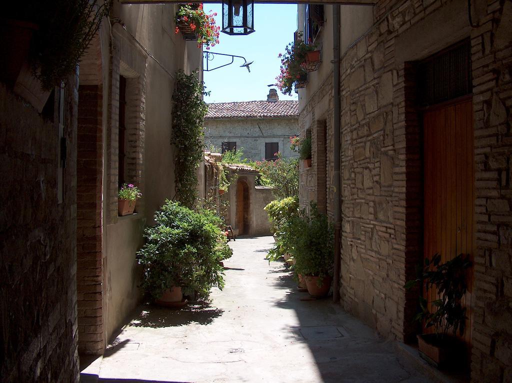 Hotel Palazzo Brunamonti Bevagna Exterior photo