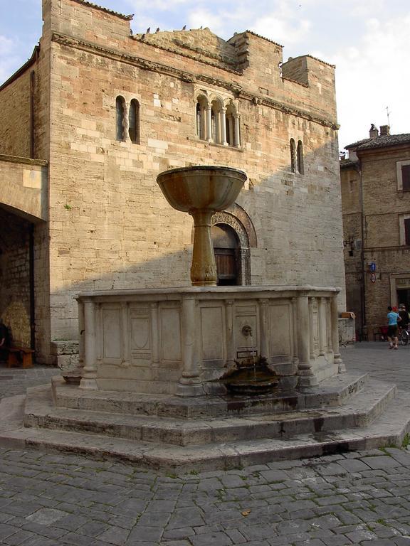 Hotel Palazzo Brunamonti Bevagna Exterior photo